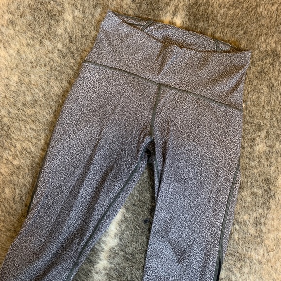 Lululemon mesh leggings - 25 in. Inseam - Picture 2 of 4